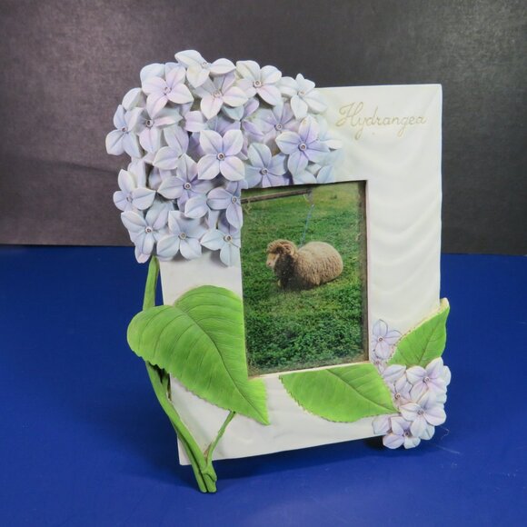 Hydrangea blue purple Flower Floral Picture Frame (lots of dimension) 7" tall - Picture 1 of 11